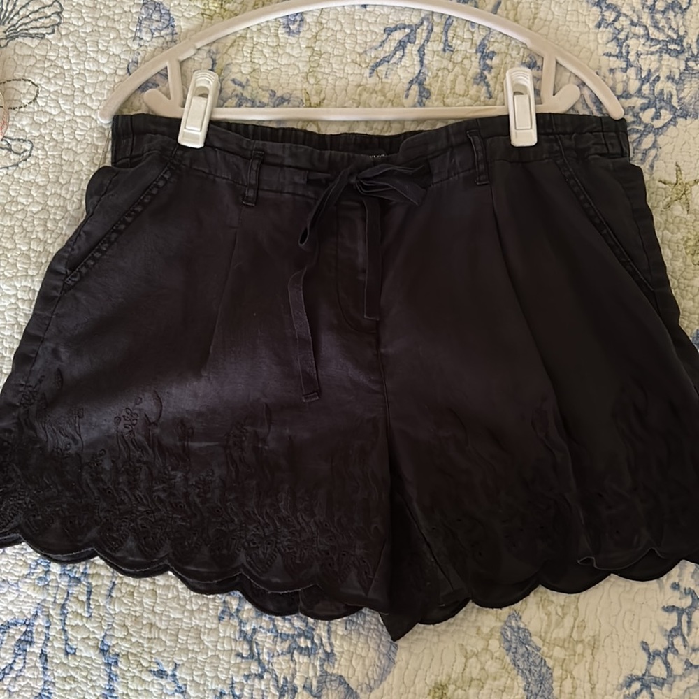 Ann Taylor black linen shorts. Size 10.